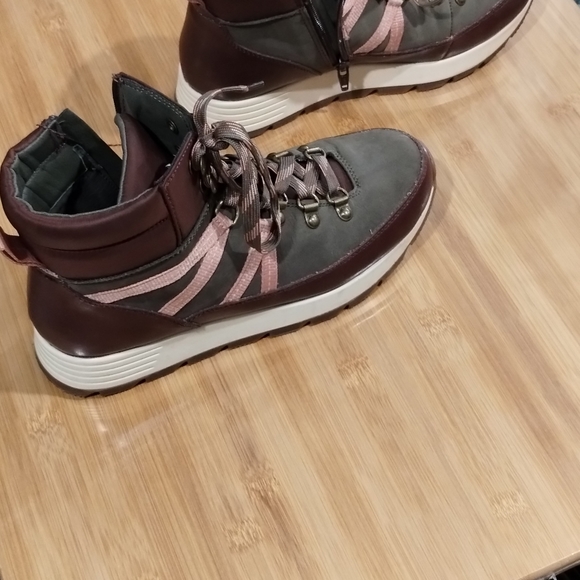 Shoes - Picture 3 of 5